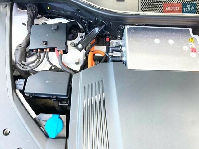 Белый Ауди E-Tron, объемом двигателя 0 л и пробегом 78 тыс. км за 29800 $, фото 11 на Automoto.ua