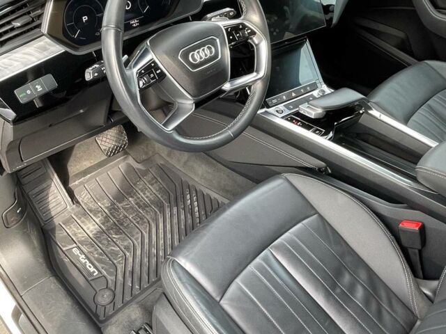 Білий Ауді E-Tron, об'ємом двигуна 0 л та пробігом 45 тис. км за 33000 $, фото 6 на Automoto.ua