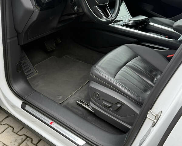 Белый Ауди E-Tron, объемом двигателя 0 л и пробегом 140 тыс. км за 33490 $, фото 32 на Automoto.ua