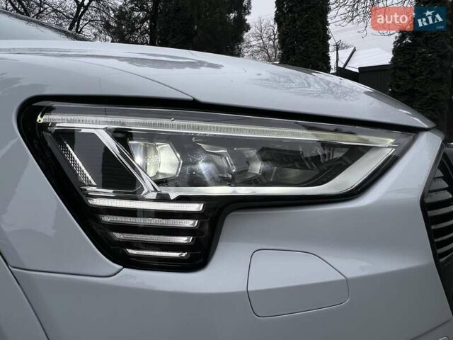 Білий Ауді E-Tron, об'ємом двигуна 0 л та пробігом 116 тис. км за 29750 $, фото 14 на Automoto.ua