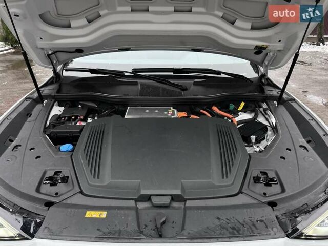 Білий Ауді E-Tron, об'ємом двигуна 0 л та пробігом 116 тис. км за 29750 $, фото 9 на Automoto.ua