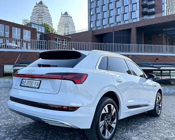 Белый Ауди E-Tron, объемом двигателя 0 л и пробегом 50 тыс. км за 38000 $, фото 4 на Automoto.ua