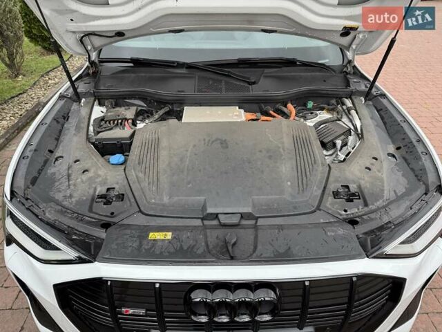 Белый Ауди E-Tron, объемом двигателя 0 л и пробегом 140 тыс. км за 31449 $, фото 175 на Automoto.ua