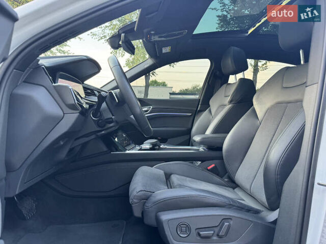 Белый Ауди E-Tron, объемом двигателя 0 л и пробегом 61 тыс. км за 42800 $, фото 12 на Automoto.ua