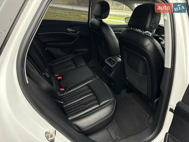 Білий Ауді E-Tron, об'ємом двигуна 0 л та пробігом 69 тис. км за 31500 $, фото 29 на Automoto.ua