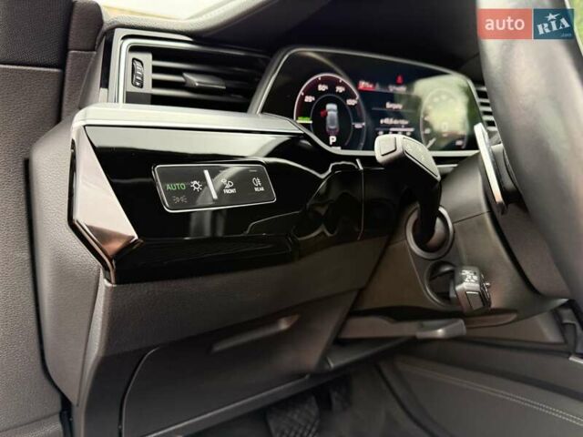 Белый Ауди E-Tron, объемом двигателя 0 л и пробегом 140 тыс. км за 31449 $, фото 95 на Automoto.ua