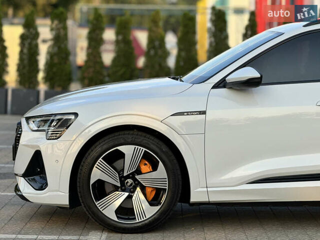 Белый Ауди E-Tron, объемом двигателя 0 л и пробегом 61 тыс. км за 42800 $, фото 4 на Automoto.ua