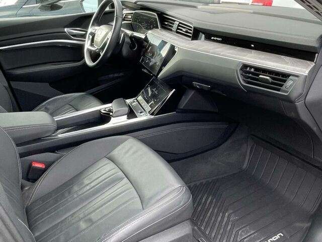 Білий Ауді E-Tron, об'ємом двигуна 0 л та пробігом 45 тис. км за 33000 $, фото 23 на Automoto.ua