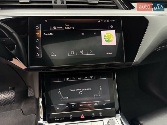 Белый Ауди E-Tron, объемом двигателя 0 л и пробегом 140 тыс. км за 31449 $, фото 109 на Automoto.ua