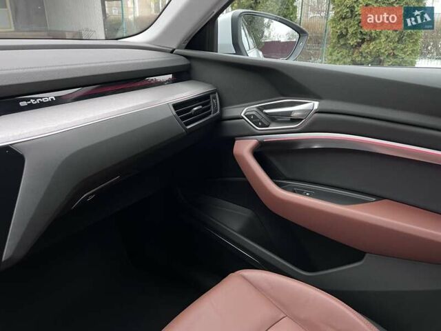 Білий Ауді E-Tron, об'ємом двигуна 0 л та пробігом 116 тис. км за 29750 $, фото 18 на Automoto.ua