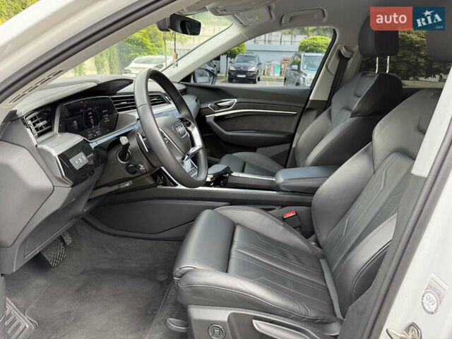 Білий Ауді E-Tron, об'ємом двигуна 0 л та пробігом 35 тис. км за 29999 $, фото 62 на Automoto.ua