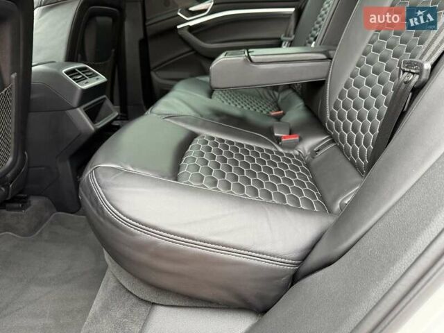 Белый Ауди E-Tron, объемом двигателя 0 л и пробегом 140 тыс. км за 31449 $, фото 149 на Automoto.ua