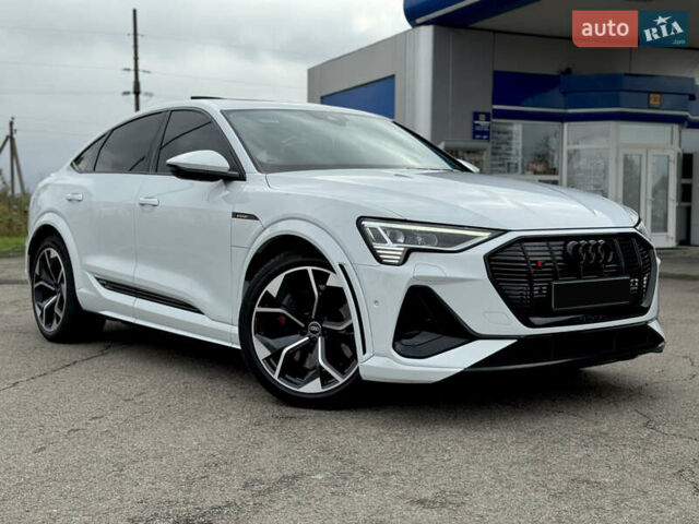 Белый Ауди E-Tron, объемом двигателя 0 л и пробегом 97 тыс. км за 42900 $, фото 7 на Automoto.ua