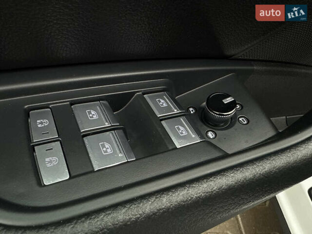 Білий Ауді E-Tron, об'ємом двигуна 0 л та пробігом 69 тис. км за 31500 $, фото 20 на Automoto.ua