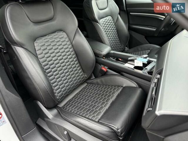Белый Ауди E-Tron, объемом двигателя 0 л и пробегом 140 тыс. км за 31449 $, фото 132 на Automoto.ua