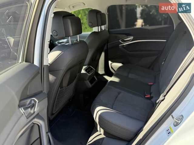 Білий Ауді E-Tron, об'ємом двигуна 0 л та пробігом 16 тис. км за 44900 $, фото 26 на Automoto.ua
