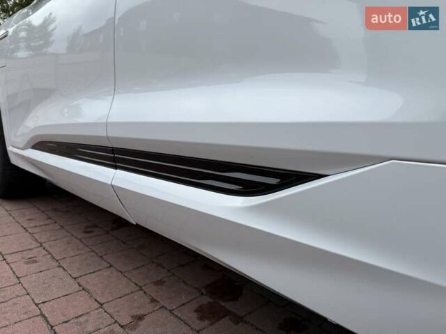 Белый Ауди E-Tron, объемом двигателя 0 л и пробегом 140 тыс. км за 31449 $, фото 82 на Automoto.ua
