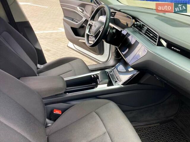Белый Ауди E-Tron, объемом двигателя 0 л и пробегом 78 тыс. км за 29800 $, фото 7 на Automoto.ua