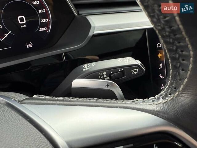 Белый Ауди E-Tron, объемом двигателя 0 л и пробегом 140 тыс. км за 31449 $, фото 102 на Automoto.ua