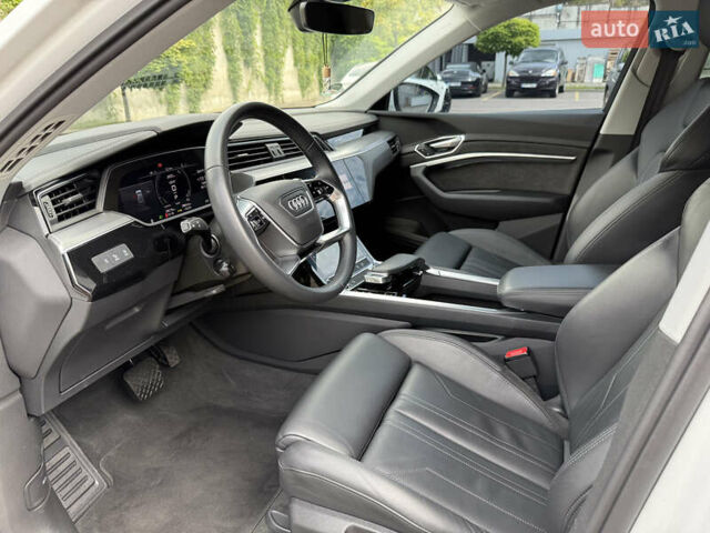 Білий Ауді E-Tron, об'ємом двигуна 0 л та пробігом 35 тис. км за 29999 $, фото 63 на Automoto.ua