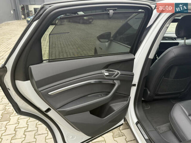 Белый Ауди E-Tron, объемом двигателя 0 л и пробегом 140 тыс. км за 33490 $, фото 36 на Automoto.ua