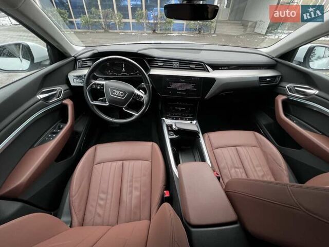 Білий Ауді E-Tron, об'ємом двигуна 0 л та пробігом 116 тис. км за 29750 $, фото 6 на Automoto.ua