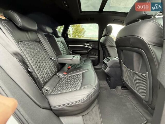 Белый Ауди E-Tron, объемом двигателя 0 л и пробегом 140 тыс. км за 31449 $, фото 167 на Automoto.ua