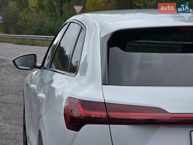 Белый Ауди E-Tron, объемом двигателя 0 л и пробегом 68 тыс. км за 39999 $, фото 24 на Automoto.ua