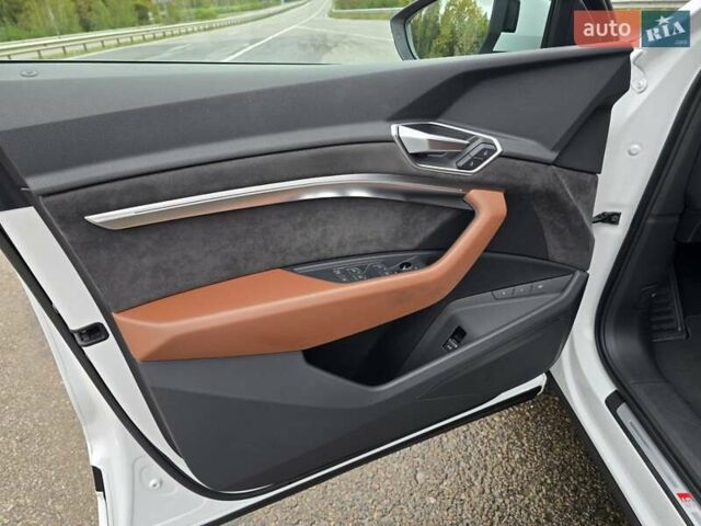 Белый Ауди E-Tron, объемом двигателя 0 л и пробегом 68 тыс. км за 39999 $, фото 36 на Automoto.ua