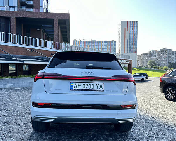 Белый Ауди E-Tron, объемом двигателя 0 л и пробегом 50 тыс. км за 38000 $, фото 6 на Automoto.ua