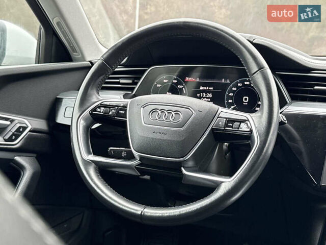 Білий Ауді E-Tron, об'ємом двигуна 0 л та пробігом 69 тис. км за 31500 $, фото 3 на Automoto.ua