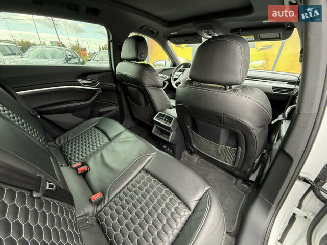 Белый Ауди E-Tron, объемом двигателя 0 л и пробегом 144 тыс. км за 29999 $, фото 43 на Automoto.ua