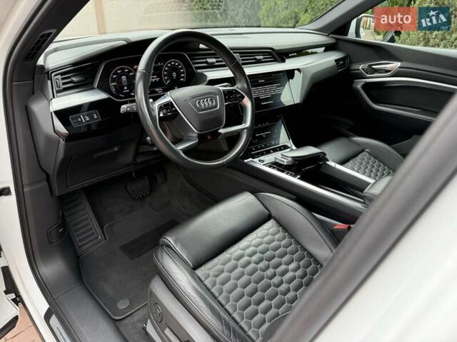 Белый Ауди E-Tron, объемом двигателя 0 л и пробегом 140 тыс. км за 31449 $, фото 87 на Automoto.ua
