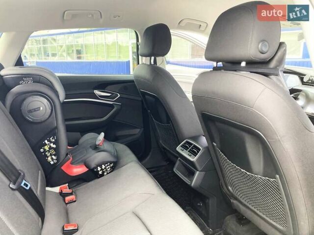 Белый Ауди E-Tron, объемом двигателя 0 л и пробегом 78 тыс. км за 29800 $, фото 8 на Automoto.ua