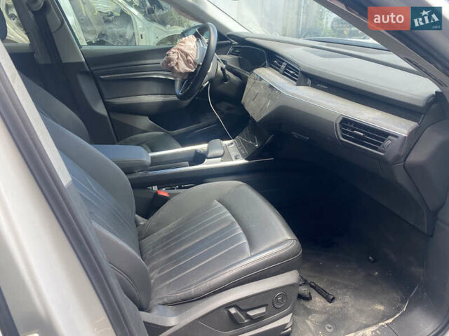 Белый Ауди E-Tron, объемом двигателя 0 л и пробегом 53 тыс. км за 14500 $, фото 6 на Automoto.ua