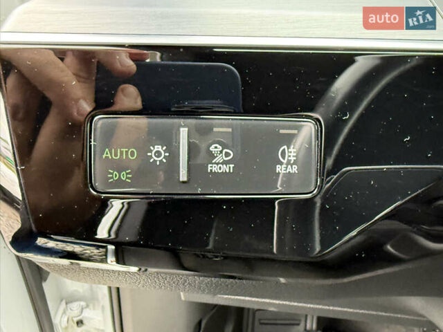 Белый Ауди E-Tron, объемом двигателя 0 л и пробегом 144 тыс. км за 29999 $, фото 60 на Automoto.ua