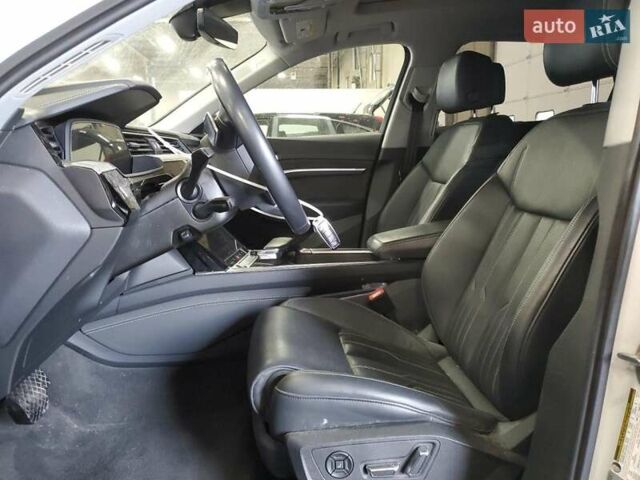 Белый Ауди E-Tron, объемом двигателя 0 л и пробегом 84 тыс. км за 18500 $, фото 6 на Automoto.ua