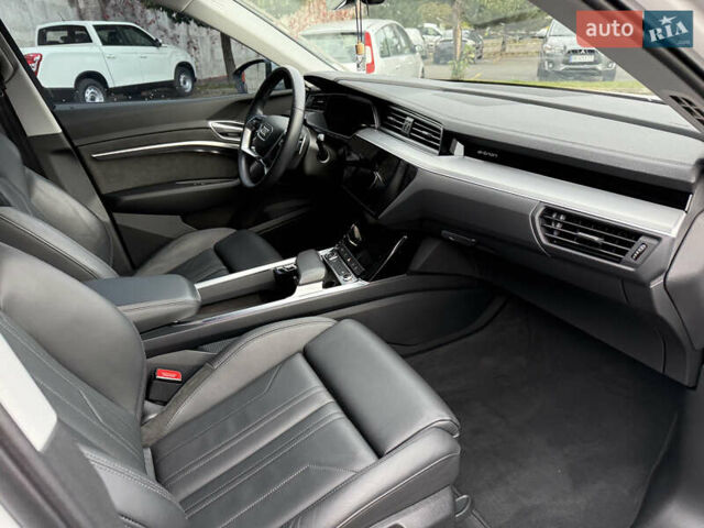 Белый Ауди E-Tron, объемом двигателя 0 л и пробегом 35 тыс. км за 29999 $, фото 22 на Automoto.ua