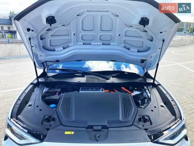 Белый Ауди E-Tron, объемом двигателя 0 л и пробегом 78 тыс. км за 29800 $, фото 5 на Automoto.ua