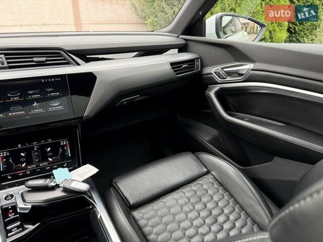 Белый Ауди E-Tron, объемом двигателя 0 л и пробегом 140 тыс. км за 31449 $, фото 119 на Automoto.ua