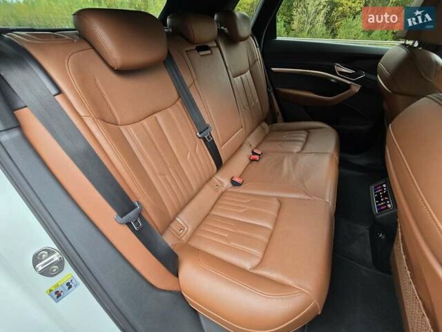 Белый Ауди E-Tron, объемом двигателя 0 л и пробегом 68 тыс. км за 39999 $, фото 64 на Automoto.ua