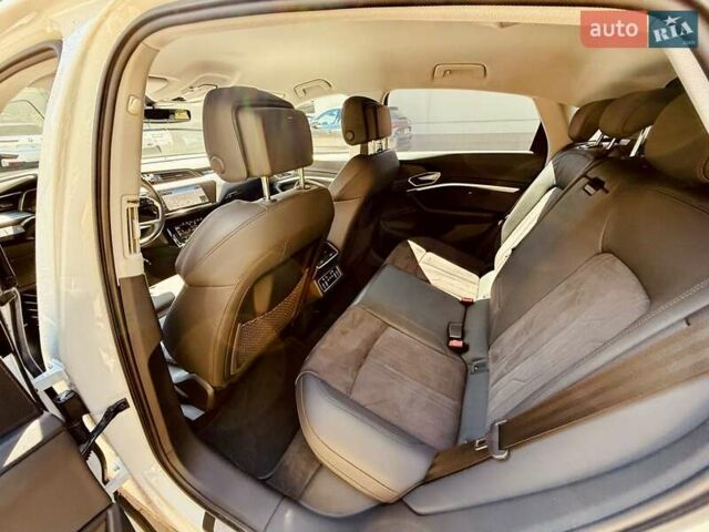 Білий Ауді E-Tron, об'ємом двигуна 0 л та пробігом 16 тис. км за 44900 $, фото 25 на Automoto.ua