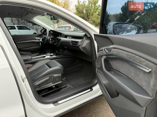 Белый Ауди E-Tron, объемом двигателя 0 л и пробегом 35 тыс. км за 29999 $, фото 20 на Automoto.ua