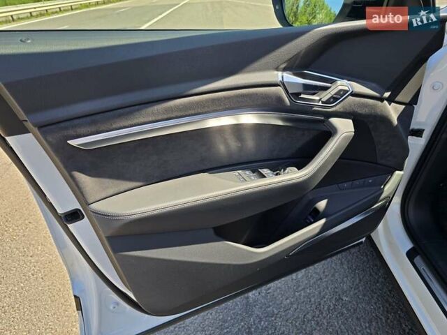 Белый Ауди E-Tron, объемом двигателя 0 л и пробегом 53 тыс. км за 44999 $, фото 45 на Automoto.ua