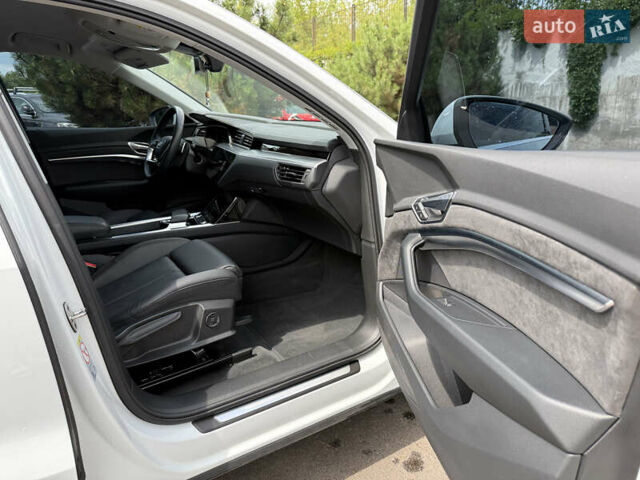 Білий Ауді E-Tron, об'ємом двигуна 0 л та пробігом 35 тис. км за 29999 $, фото 36 на Automoto.ua