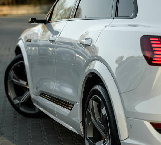 Белый Ауди E-Tron, объемом двигателя 0 л и пробегом 73 тыс. км за 46990 $, фото 14 на Automoto.ua