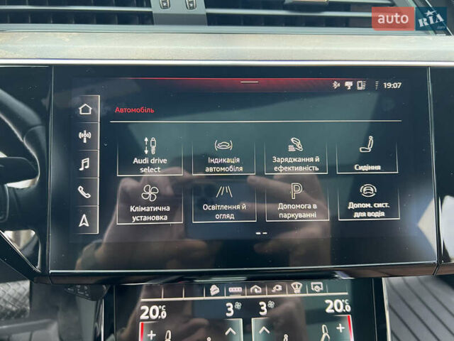 Білий Ауді E-Tron, об'ємом двигуна 0 л та пробігом 38 тис. км за 46000 $, фото 30 на Automoto.ua