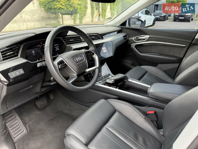 Білий Ауді E-Tron, об'ємом двигуна 0 л та пробігом 35 тис. км за 29999 $, фото 64 на Automoto.ua
