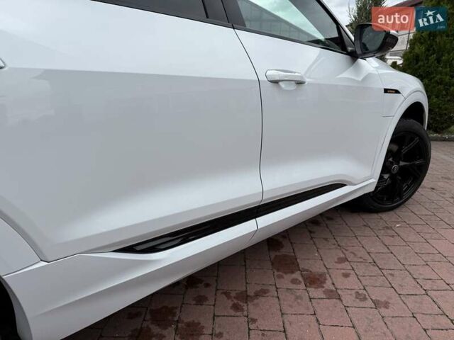 Белый Ауди E-Tron, объемом двигателя 0 л и пробегом 140 тыс. км за 31449 $, фото 43 на Automoto.ua