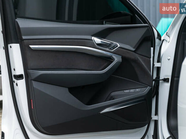 Білий Ауді E-Tron, об'ємом двигуна 0 л та пробігом 57 тис. км за 50555 $, фото 24 на Automoto.ua